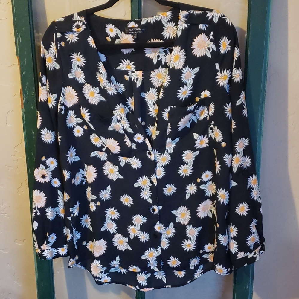Cotton On S floral soft flowy button up blouse 🌻Make Your Offer!